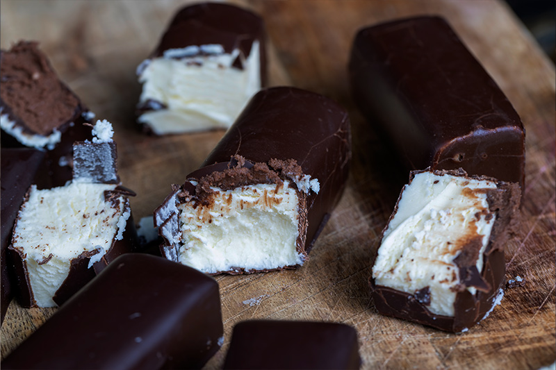 kókuszos szaloncukrok az asztalon