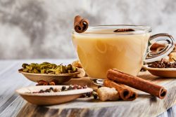 chai tea az asztalon